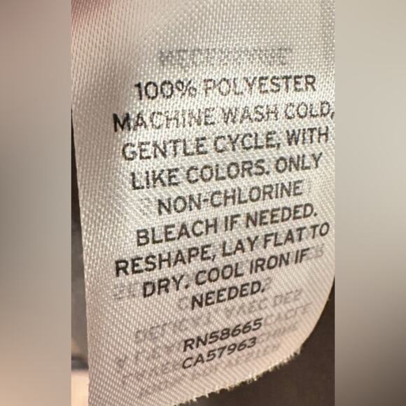 Halogen 3X Women's Black Sleeveless Top with peekaboo back - Picture 4 of 4